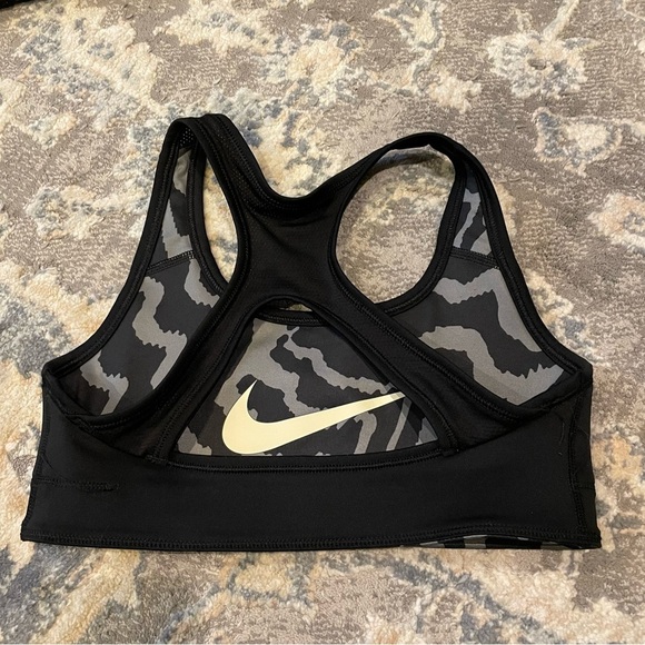 Nike Women's Black and Gray Sports Bra XXS (Reversible) - Picture 4 of 4